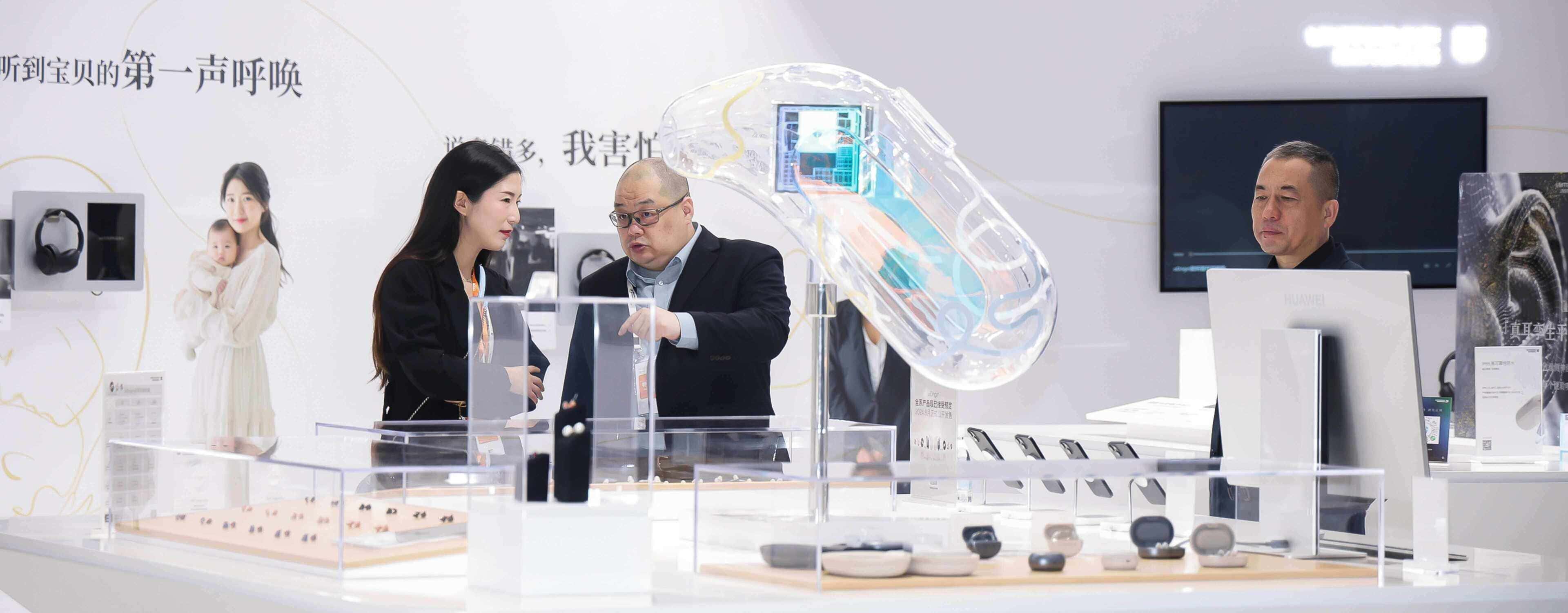 联影集团发布首款适合国人语言习惯的医疗级助听器